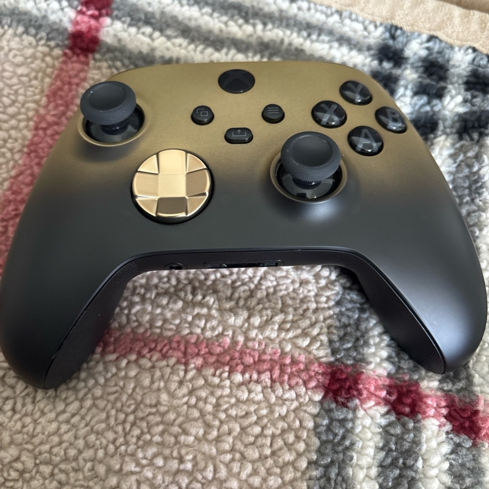 Wireless Controller - Black and Gold